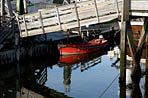 Canot au coeur du port